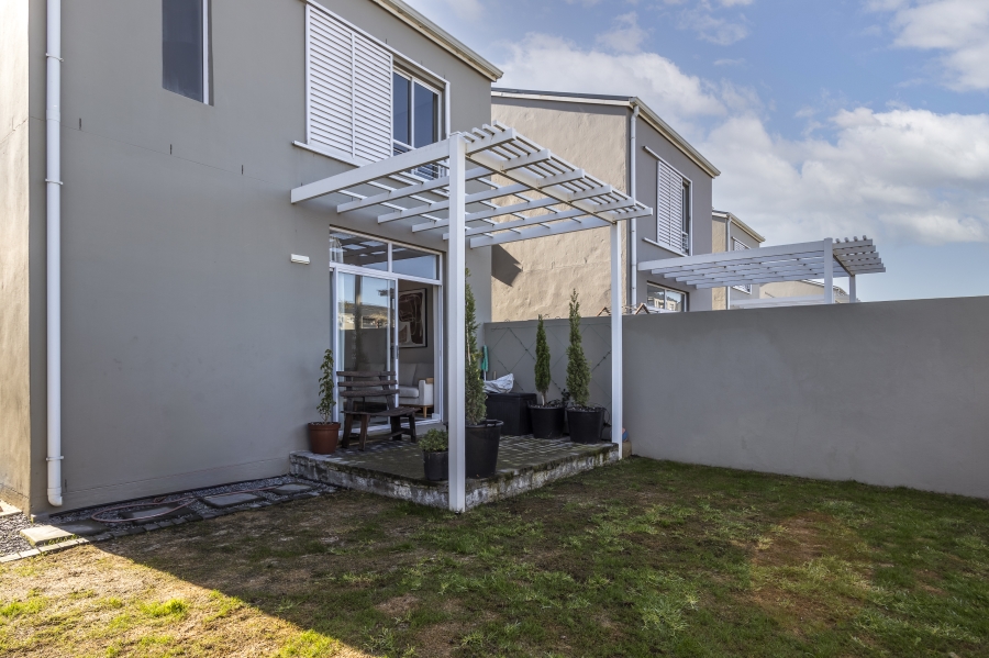 To Let 2 Bedroom Property for Rent in Somerset Lakes Western Cape